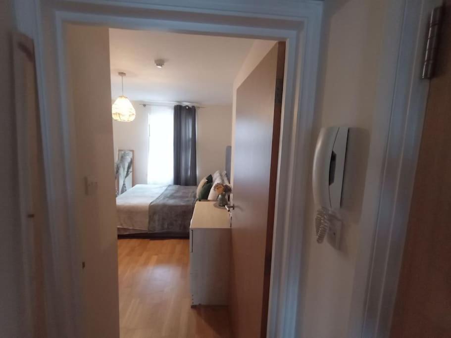1- Bedroom Flat In London, Sleeps 4, Good Transport Link Exterior photo